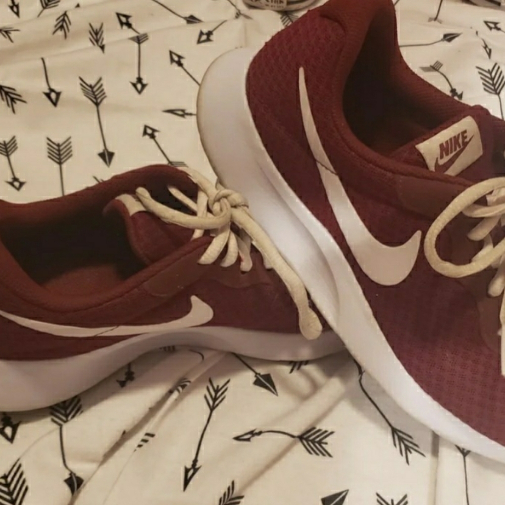 Womens burgundy Nike's